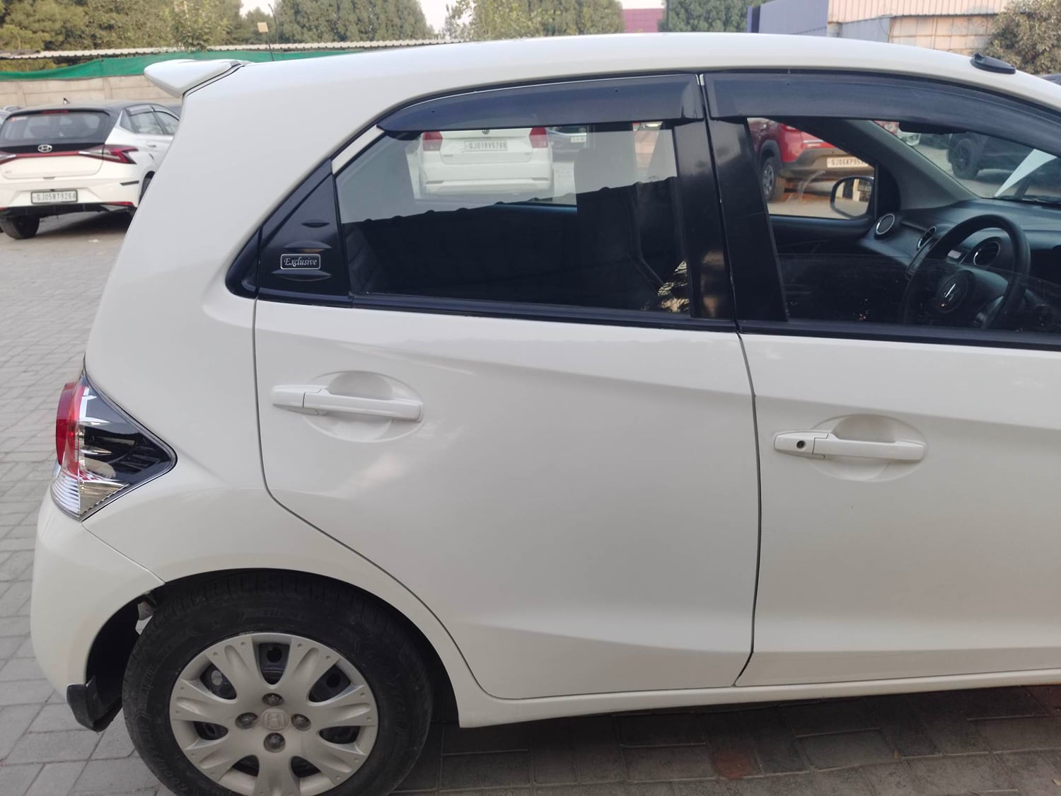 Used 2014 Honda Brio S MT Petrol Manual dents MINOR SCRATCH