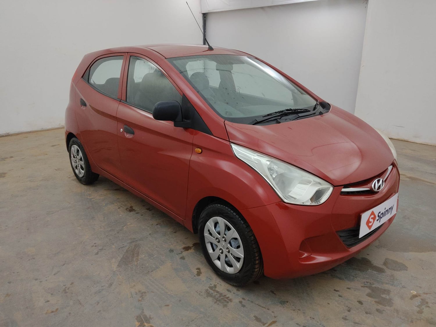 Used 2015 Hyundai Eon Magna Petrol Manual exterior RIGHT FRONT CORNER VIEW