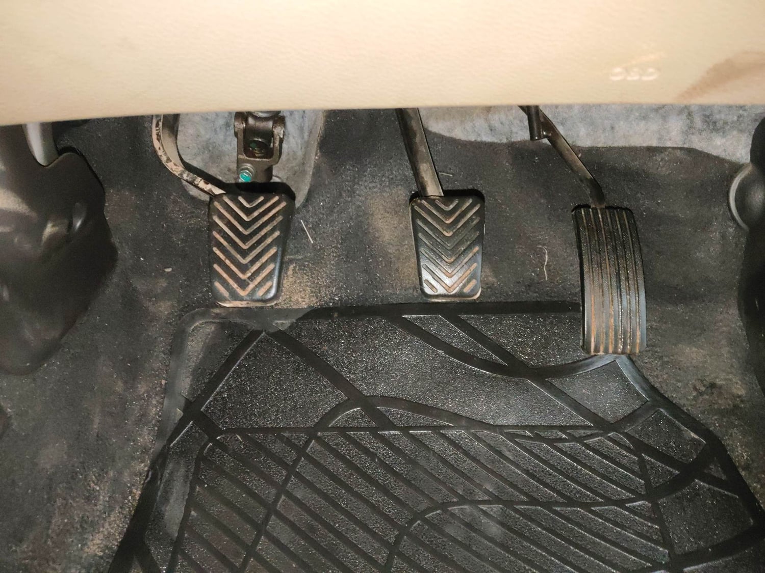 Used 2015 Hyundai Eon Magna Petrol Manual interior PEDALS VIEW