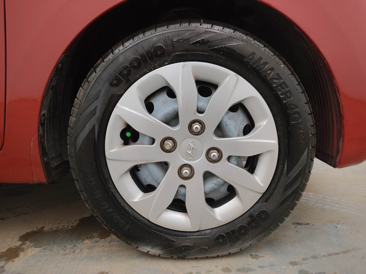 Used 2015 Hyundai Eon Magna Petrol Manual tyres RIGHT FRONT TYRE RIM VIEW