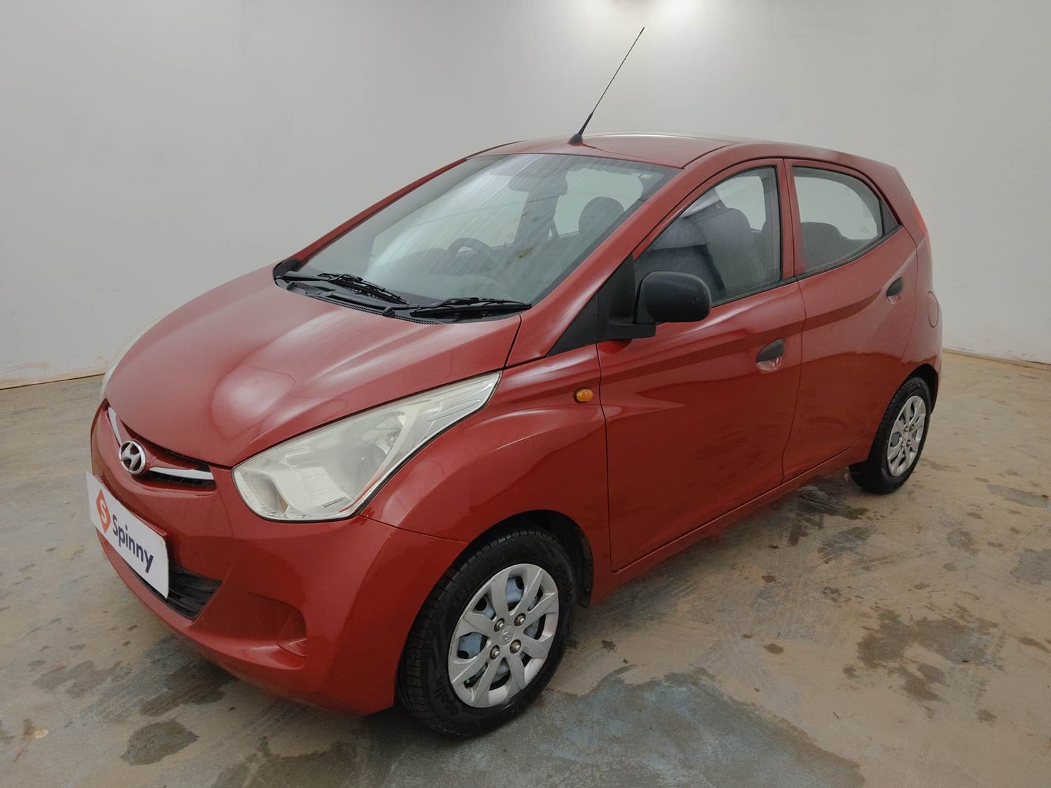 Used 2015 Hyundai Eon Magna Petrol Manual exterior LEFT FRONT CORNER VIEW