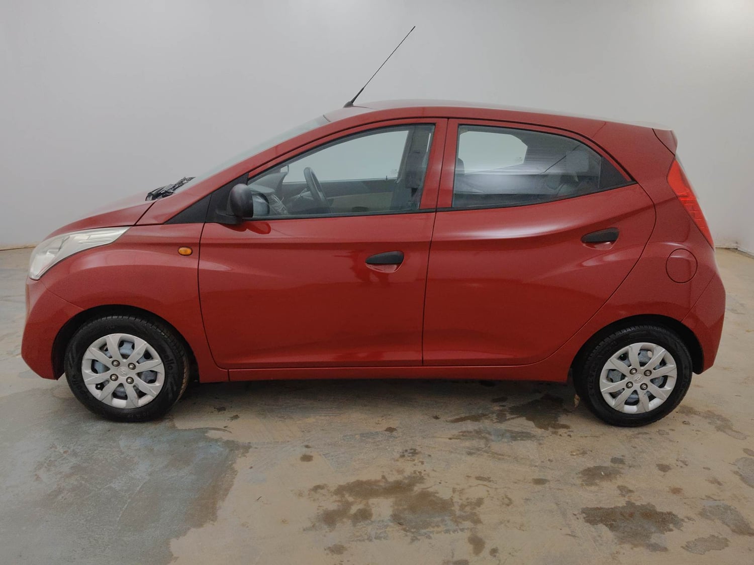 Used 2015 Hyundai Eon Magna Petrol Manual exterior LEFT SIDE VIEW