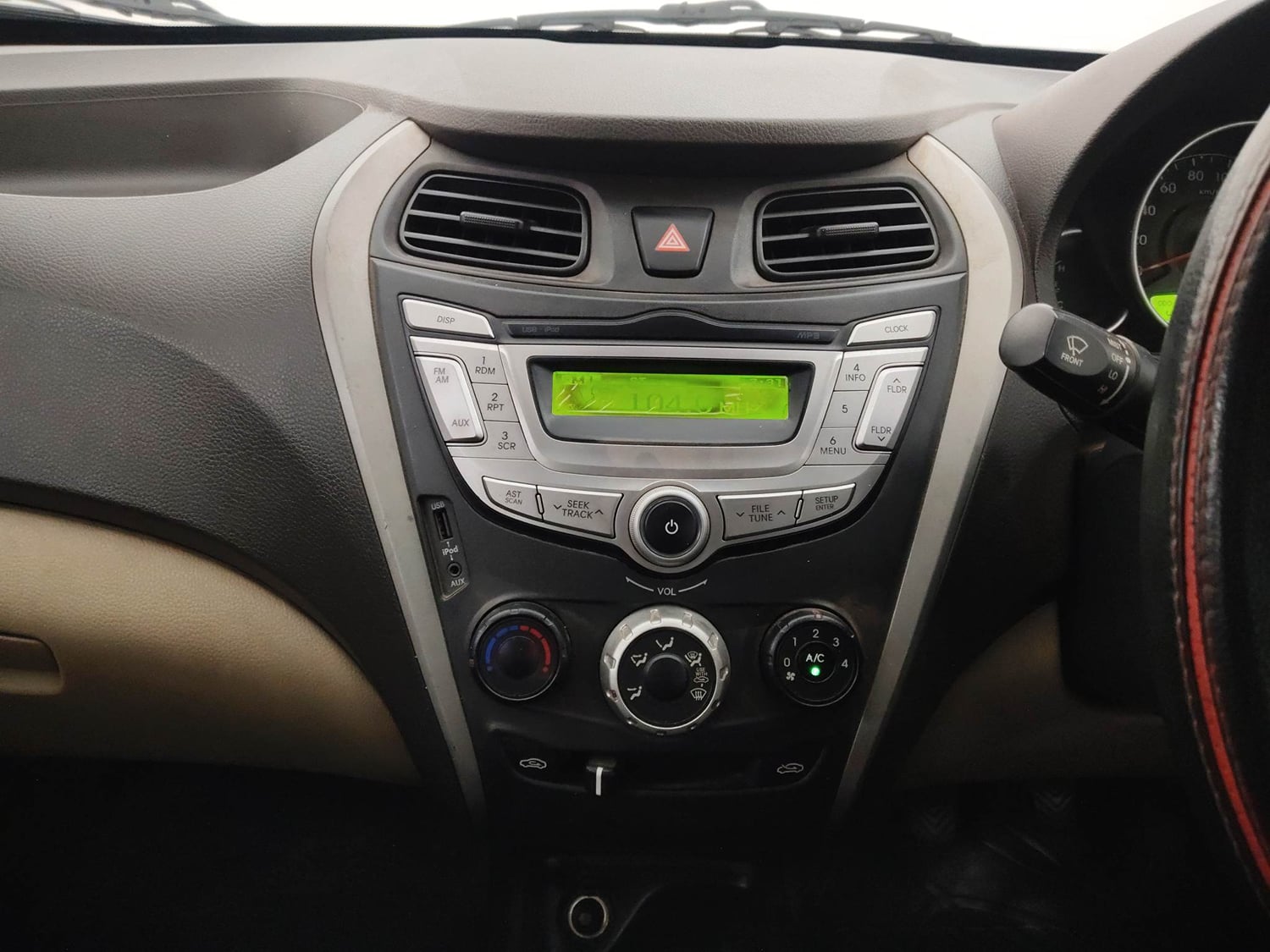 Used 2015 Hyundai Eon Magna Petrol Manual interior MUSIC SYSTEM & AC CONTROL VIEW