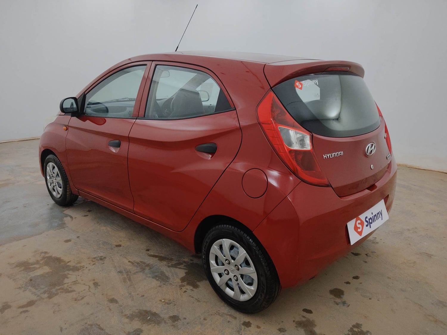 Used 2015 Hyundai Eon Magna Petrol Manual exterior LEFT REAR CORNER VIEW
