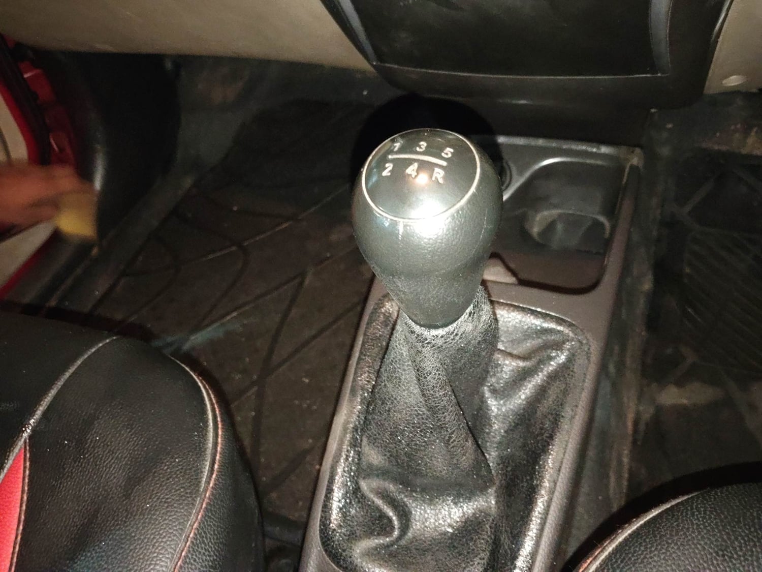 Used 2015 Hyundai Eon Magna Petrol Manual interior GEAR  KNOB VIEW