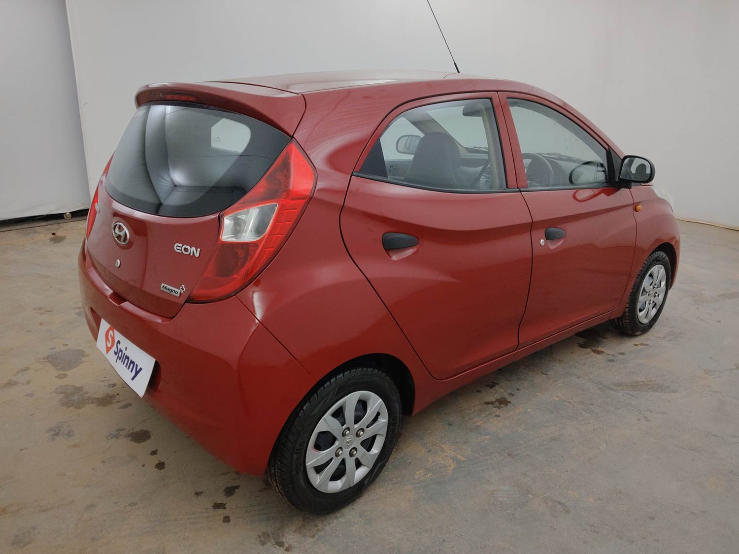 Used 2015 Hyundai Eon Magna Petrol Manual exterior RIGHT REAR CORNER VIEW