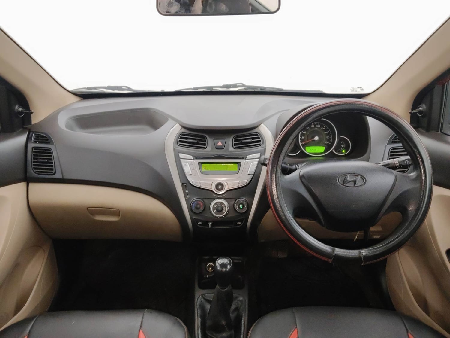 Used 2015 Hyundai Eon Magna Petrol Manual interior DASHBOARD VIEW