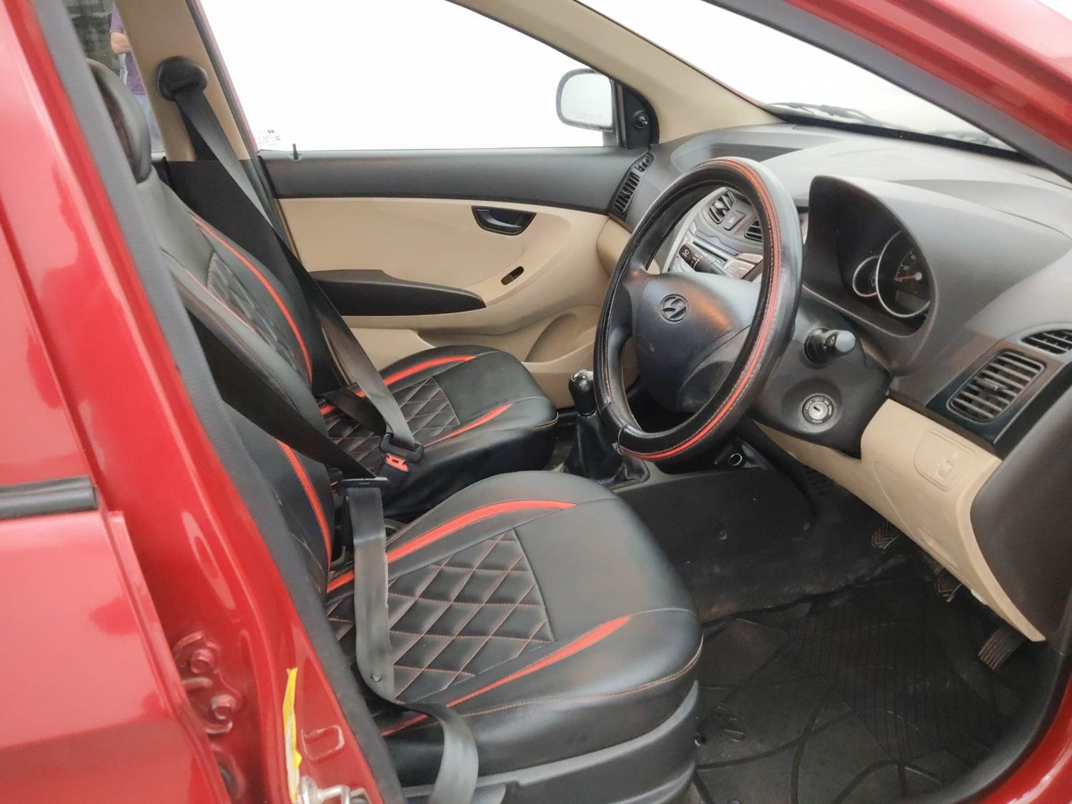 Used 2015 Hyundai Eon Magna Petrol Manual interior RIGHT SIDE FRONT DOOR CABIN VIEW