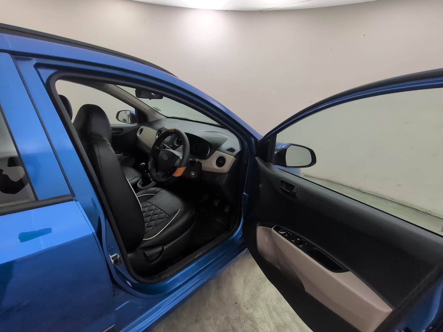 Used 2019 Hyundai Grand i10 Magna 1.2 Kappa VTVT Petrol Manual interior RIGHT SIDE FRONT DOOR CABIN VIEW