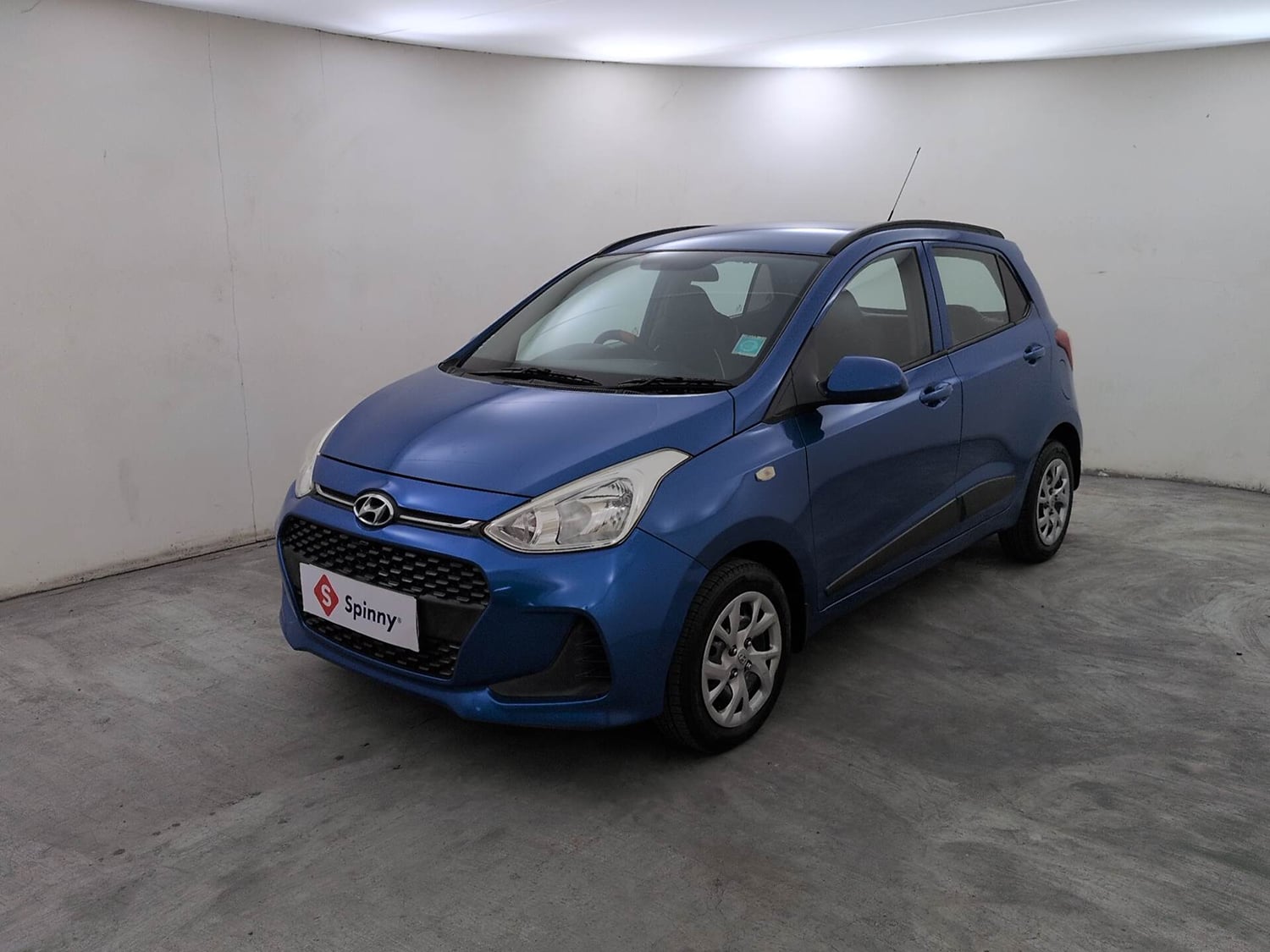 Used 2019 Hyundai Grand i10 Magna 1.2 Kappa VTVT Petrol Manual exterior LEFT FRONT CORNER VIEW