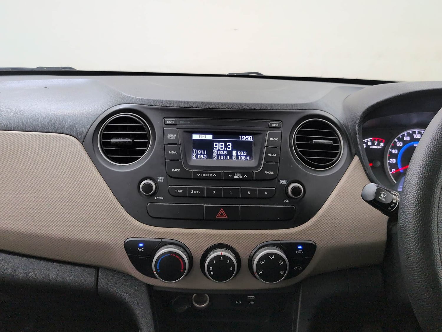 Used 2019 Hyundai Grand i10 Magna 1.2 Kappa VTVT Petrol Manual interior MUSIC SYSTEM & AC CONTROL VIEW