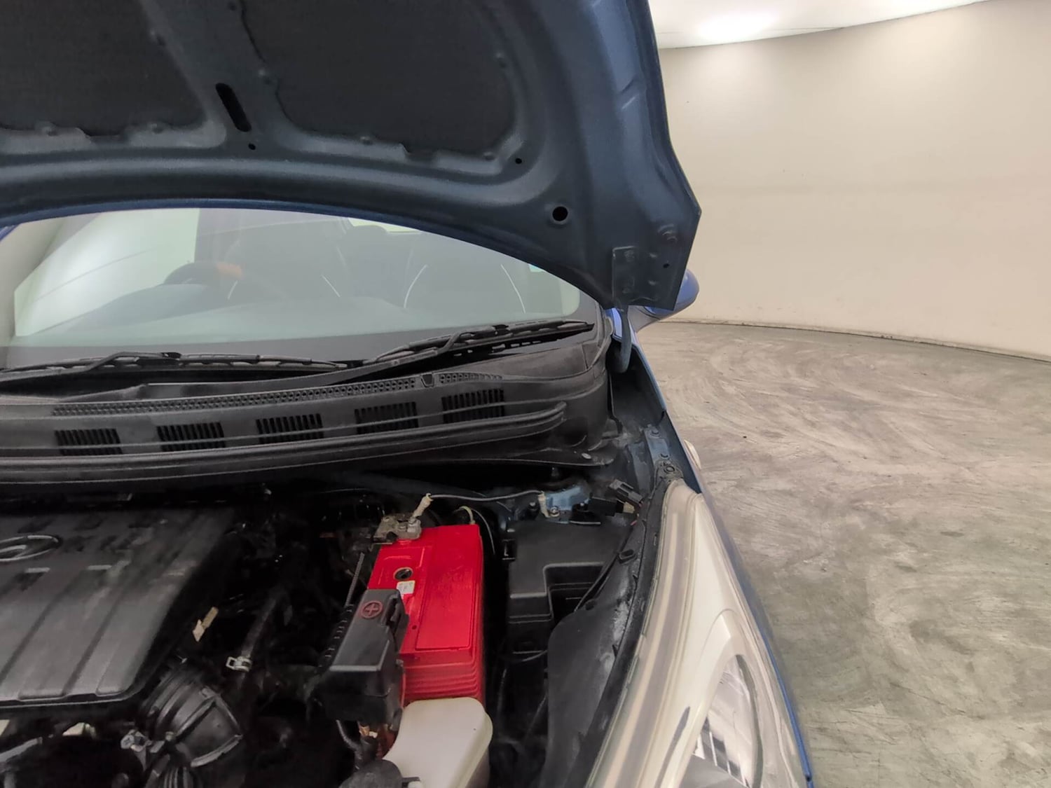 Used 2019 Hyundai Grand i10 Magna 1.2 Kappa VTVT Petrol Manual engine ENGINE LEFT SIDE HINGE & APRON VIEW
