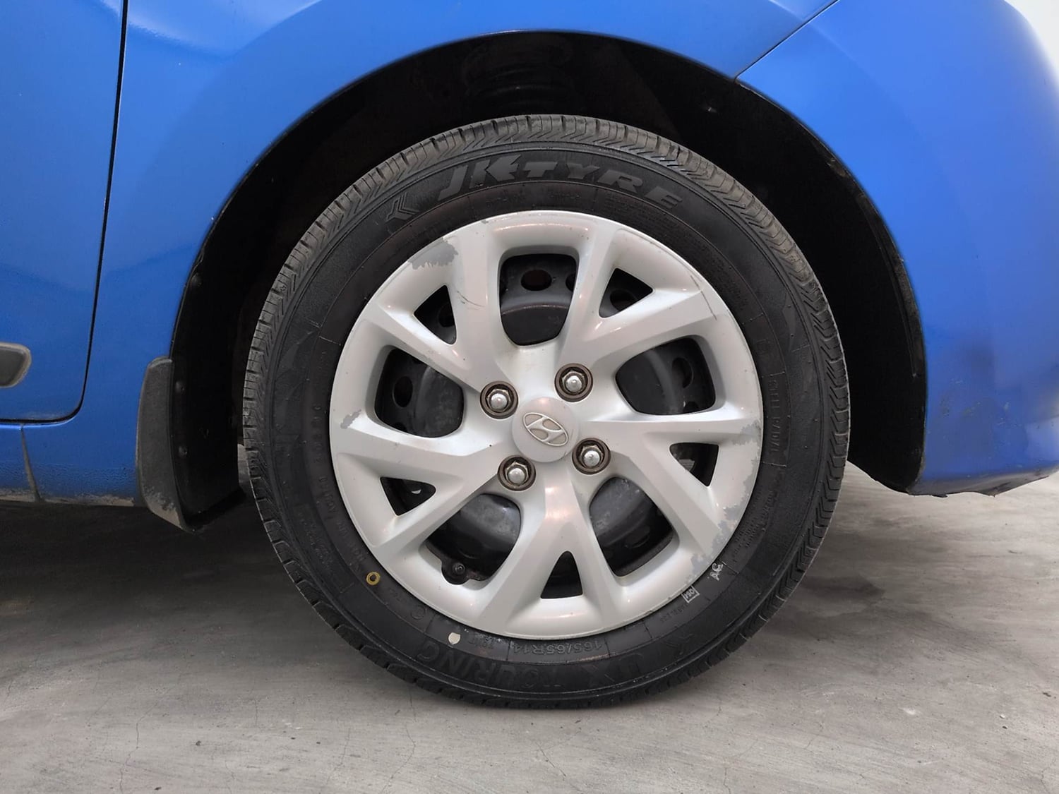 Used 2019 Hyundai Grand i10 Magna 1.2 Kappa VTVT Petrol Manual tyres RIGHT FRONT TYRE RIM VIEW