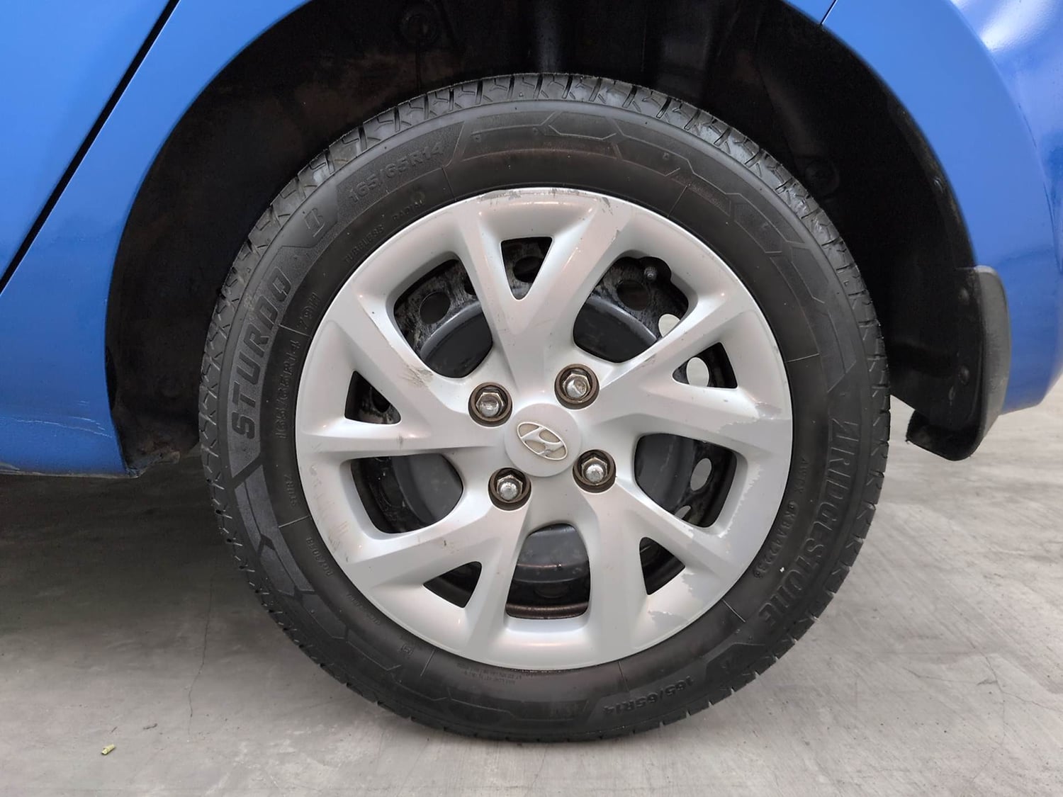 Used 2019 Hyundai Grand i10 Magna 1.2 Kappa VTVT Petrol Manual tyres LEFT REAR TYRE RIM VIEW