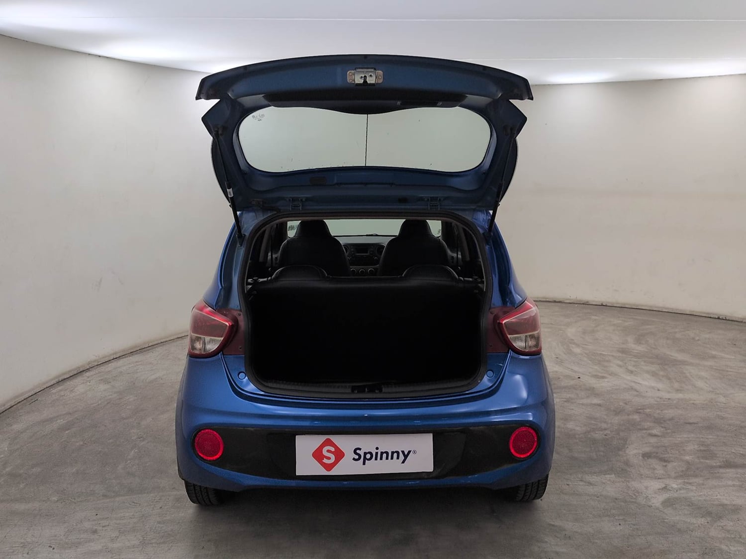 Used 2019 Hyundai Grand i10 Magna 1.2 Kappa VTVT Petrol Manual interior DICKY DOOR OPEN VIEW