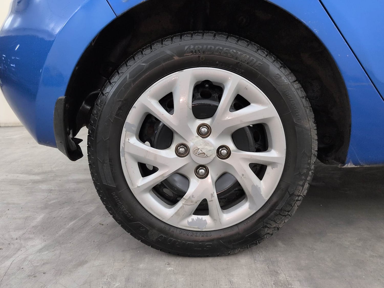 Used 2019 Hyundai Grand i10 Magna 1.2 Kappa VTVT Petrol Manual tyres RIGHT REAR TYRE RIM VIEW