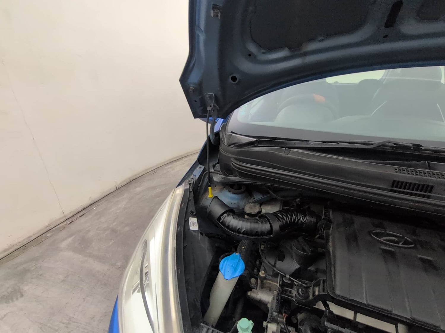 Used 2019 Hyundai Grand i10 Magna 1.2 Kappa VTVT Petrol Manual engine ENGINE RIGHT SIDE HINGE & APRON VIEW