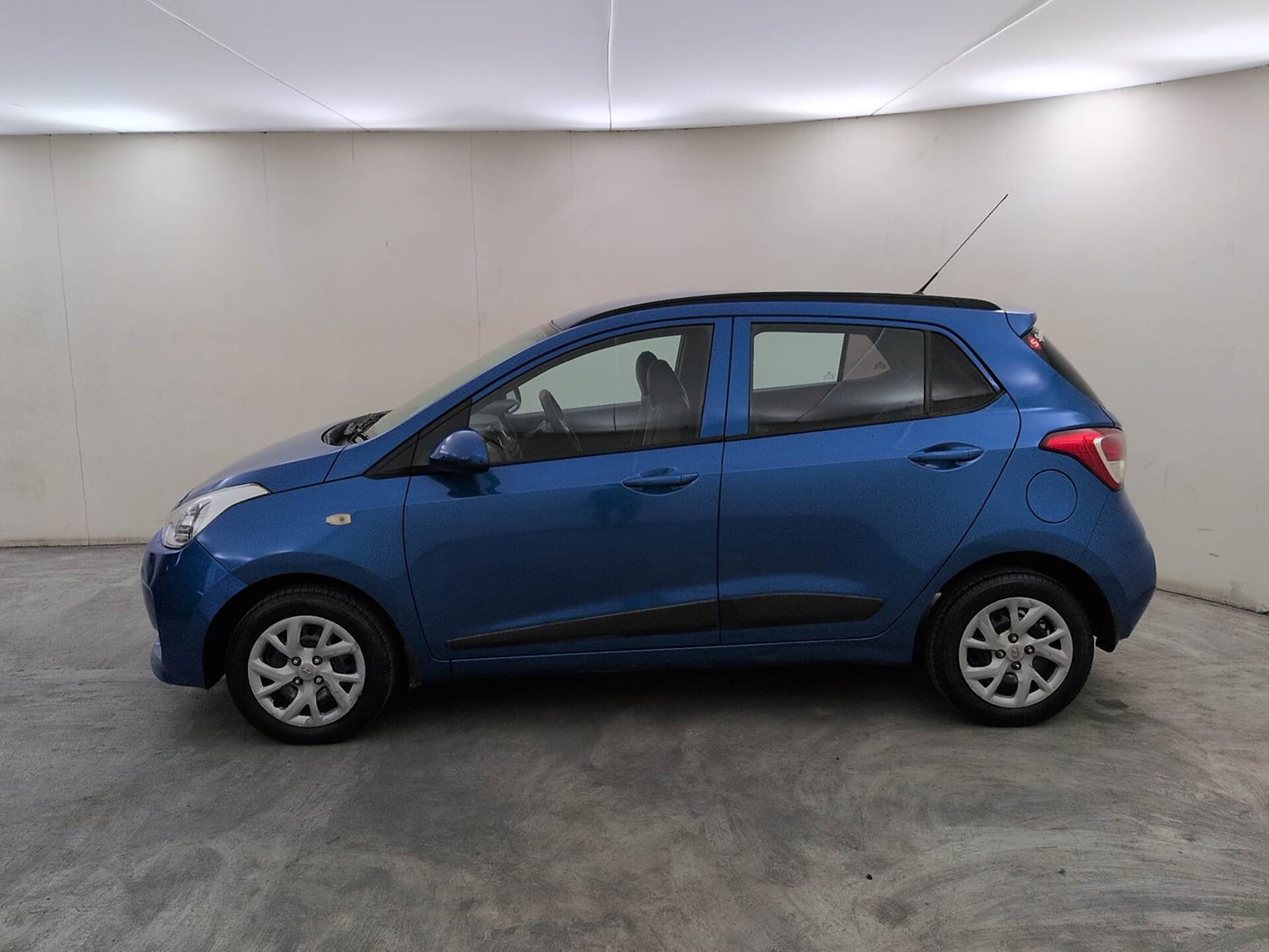 Used 2019 Hyundai Grand i10 Magna 1.2 Kappa VTVT Petrol Manual exterior LEFT SIDE VIEW