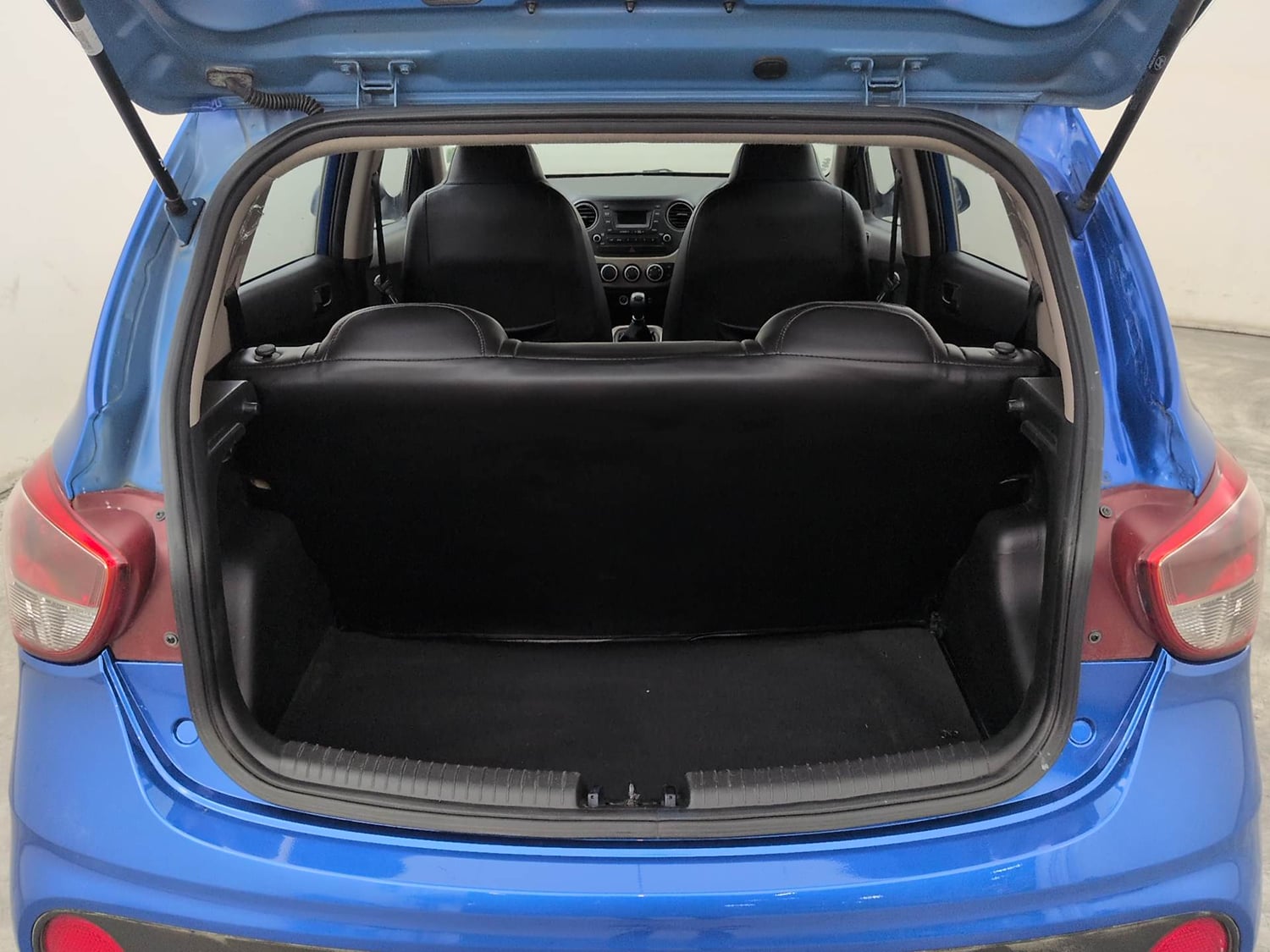 Used 2019 Hyundai Grand i10 Magna 1.2 Kappa VTVT Petrol Manual interior DICKY INSIDE VIEW