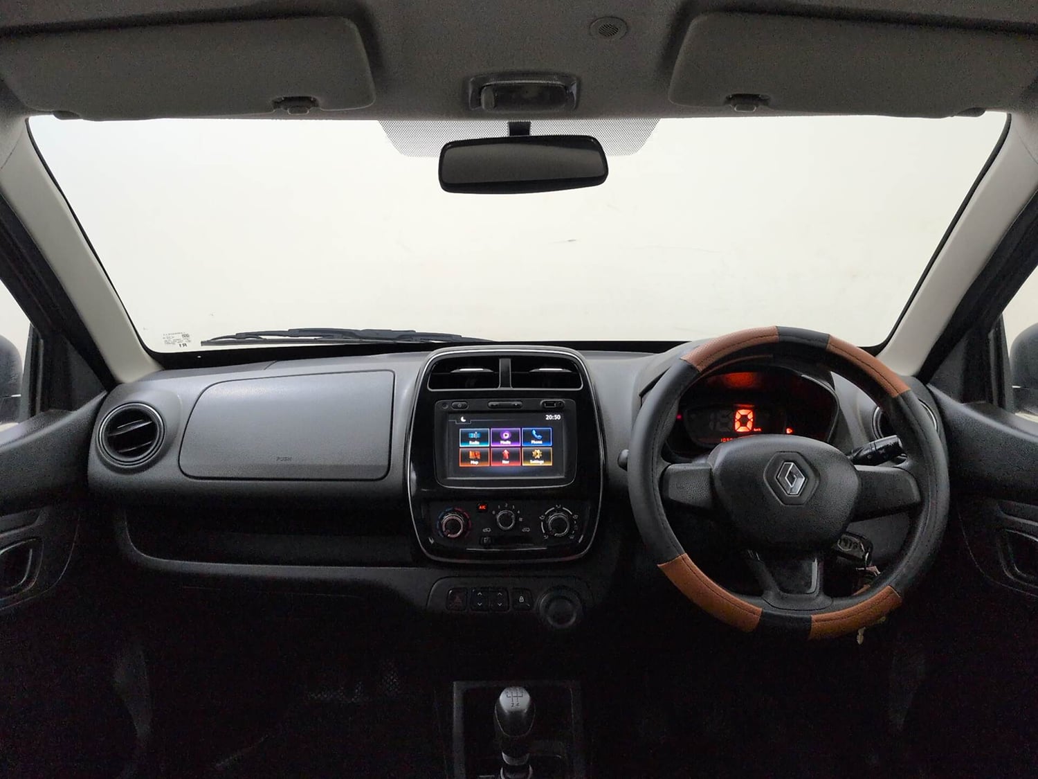 Used 2018 Renault Kwid RXT Petrol Manual interior DASHBOARD VIEW