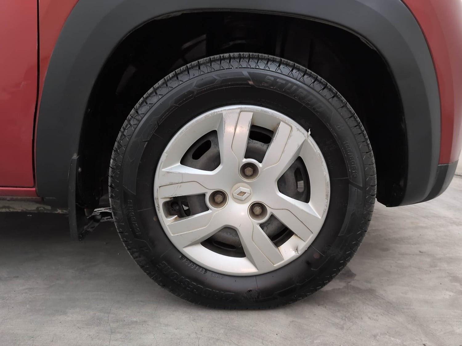 Used 2018 Renault Kwid RXT Petrol Manual tyres RIGHT FRONT TYRE RIM VIEW