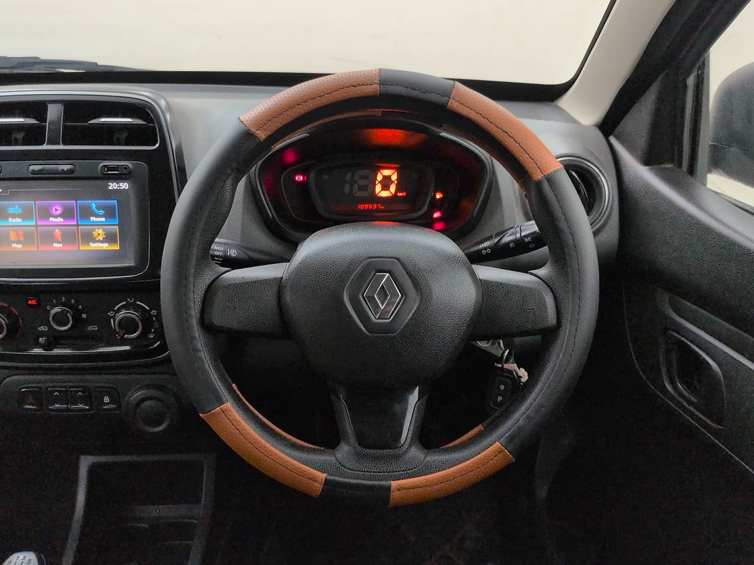Used 2018 Renault Kwid RXT Petrol Manual interior STEERING VIEW