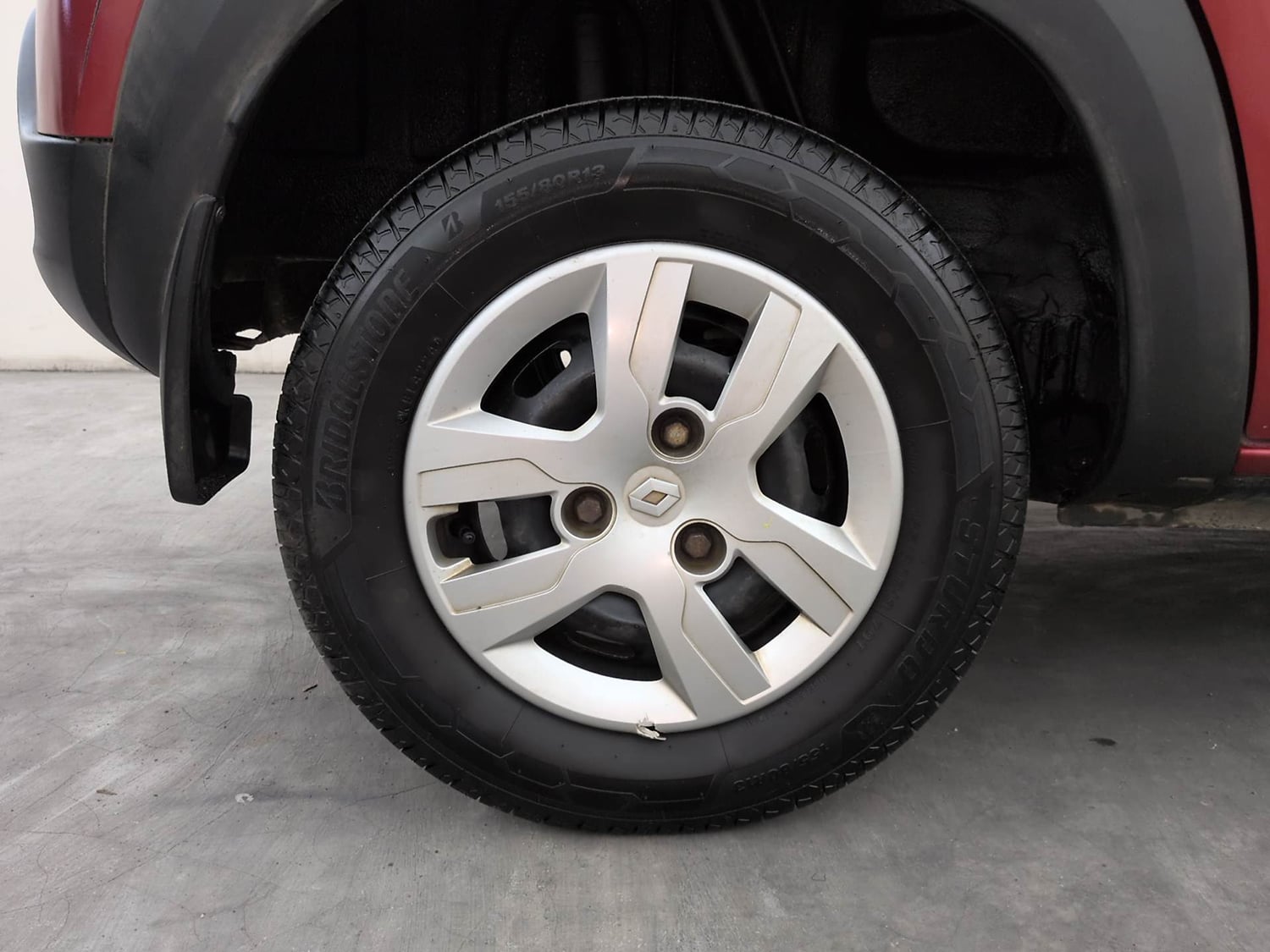 Used 2018 Renault Kwid RXT Petrol Manual tyres RIGHT REAR TYRE RIM VIEW