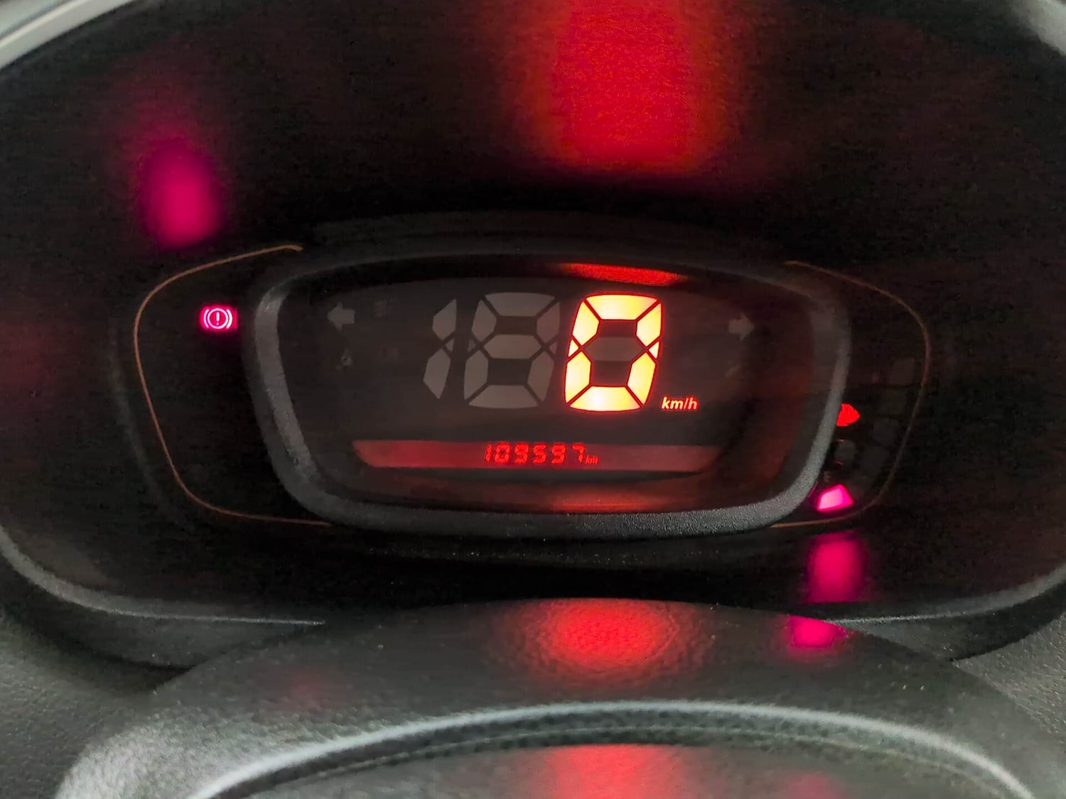 Used 2018 Renault Kwid RXT Petrol Manual interior CLUSTERMETER VIEW