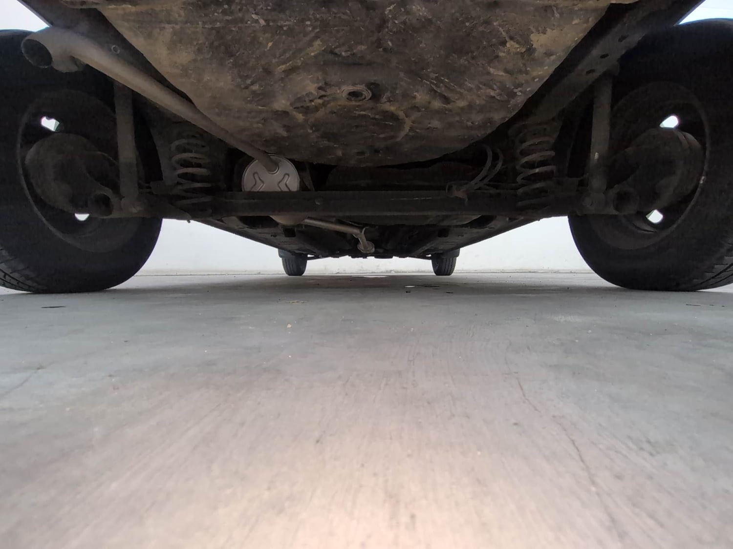 Used 2018 Renault Kwid RXT Petrol Manual extra REAR UNDERBODY VIEW (TAKEN FROM REAR)