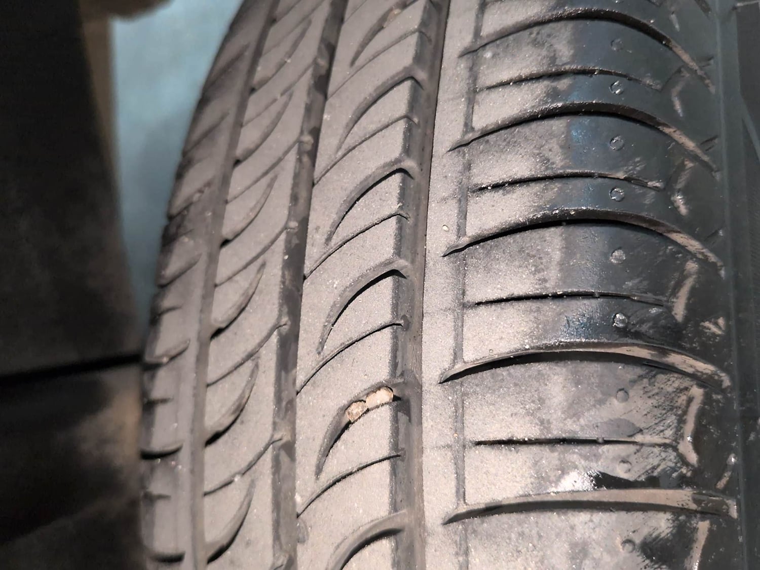 Used 2018 Renault Kwid RXT Petrol Manual tyres LEFT REAR TYRE TREAD VIEW