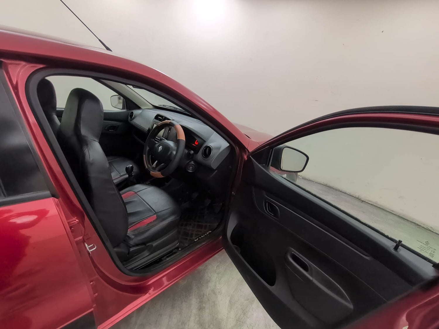 Used 2018 Renault Kwid RXT Petrol Manual interior RIGHT SIDE FRONT DOOR CABIN VIEW