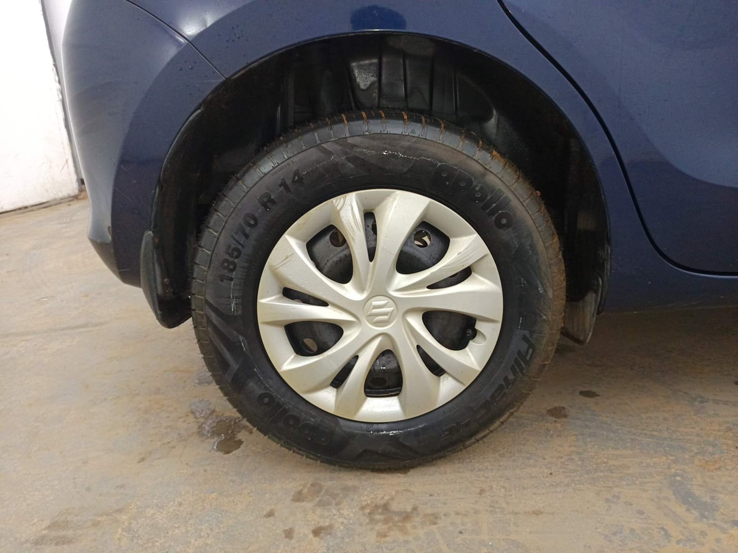 Used 2018 Maruti Suzuki Swift VXi Petrol Manual tyres RIGHT REAR TYRE RIM VIEW