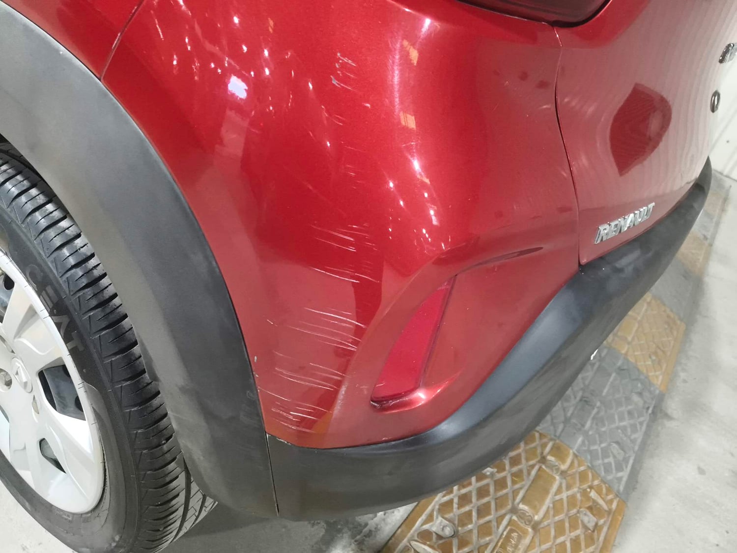 Used 2024 Renault Kwid RXL (O) 1.0 Petrol Manual dents MINOR SCRATCH