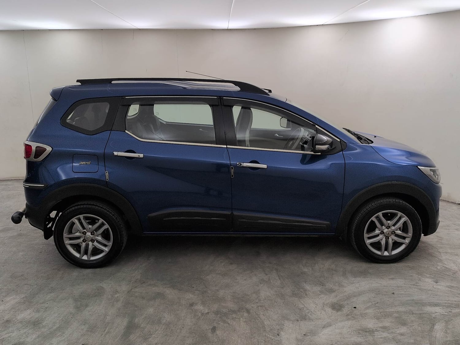 Used 2021 Renault Triber RXZ EASY-R AMT Petrol Automatic exterior RIGHT SIDE VIEW