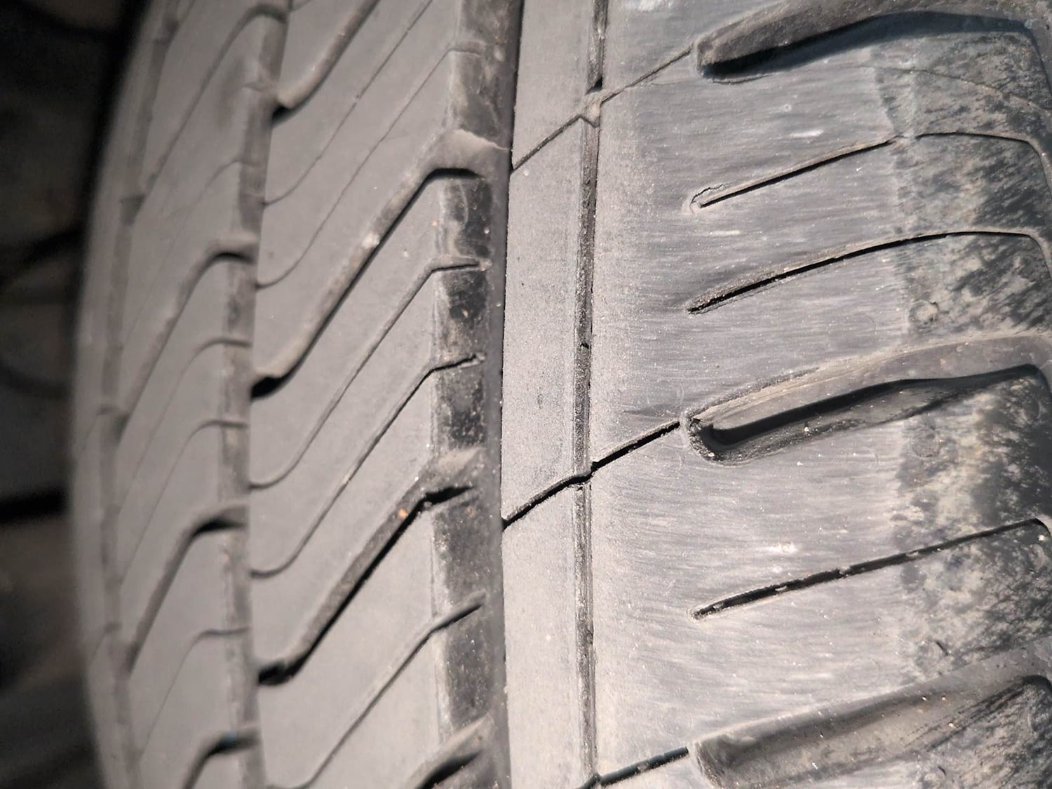 Used 2021 Renault Triber RXZ EASY-R AMT Petrol Automatic tyres LEFT FRONT TYRE TREAD VIEW
