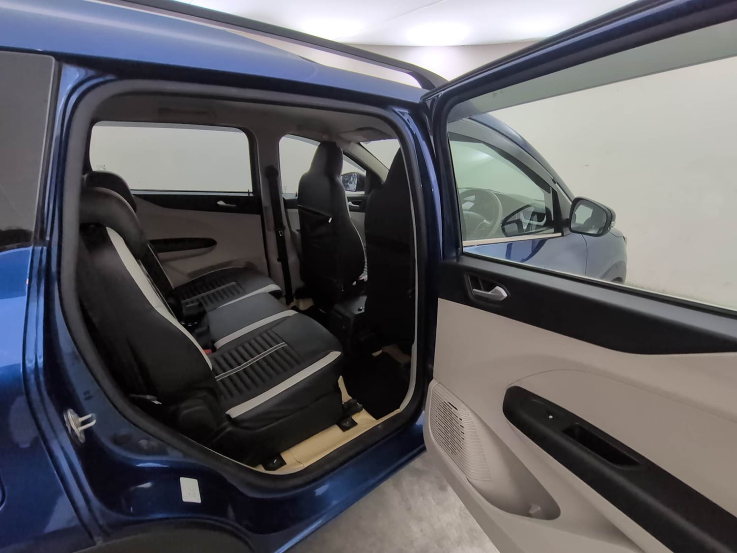 Used 2021 Renault Triber RXZ EASY-R AMT Petrol Automatic interior RIGHT SIDE REAR DOOR CABIN VIEW