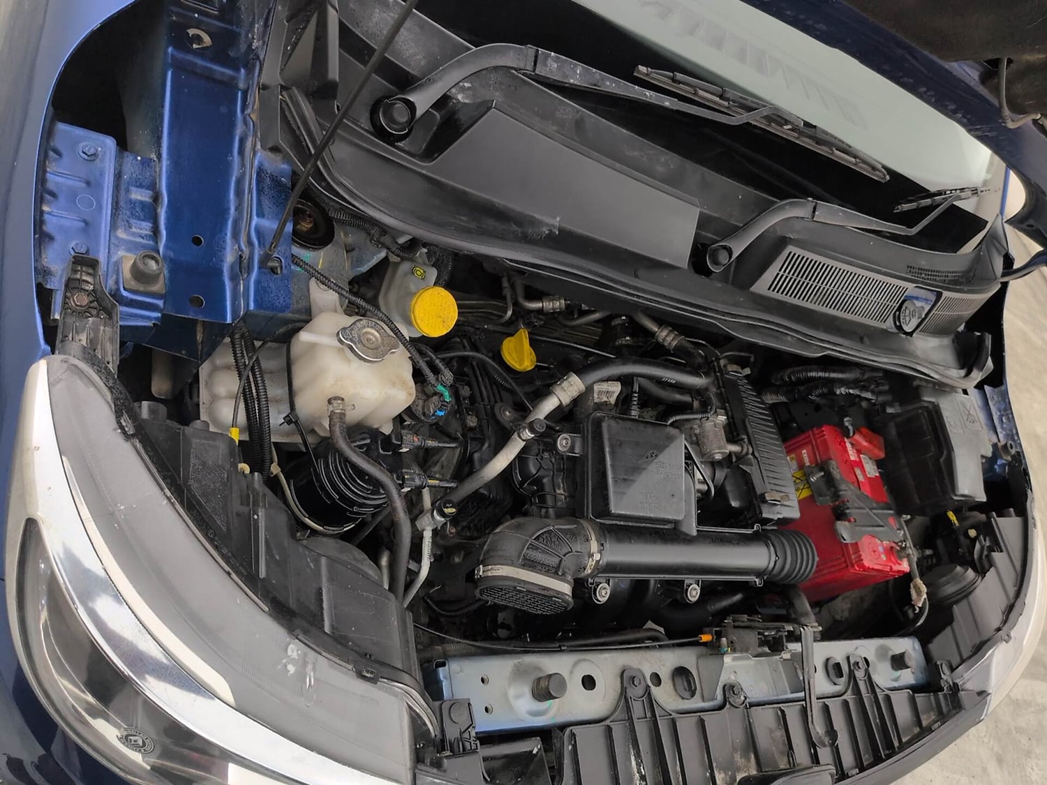 Used 2021 Renault Triber RXZ EASY-R AMT Petrol Automatic engine ENGINE RIGHT SIDE VIEW