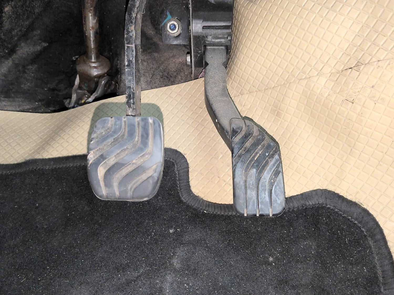 Used 2021 Renault Triber RXZ EASY-R AMT Petrol Automatic interior PEDALS VIEW