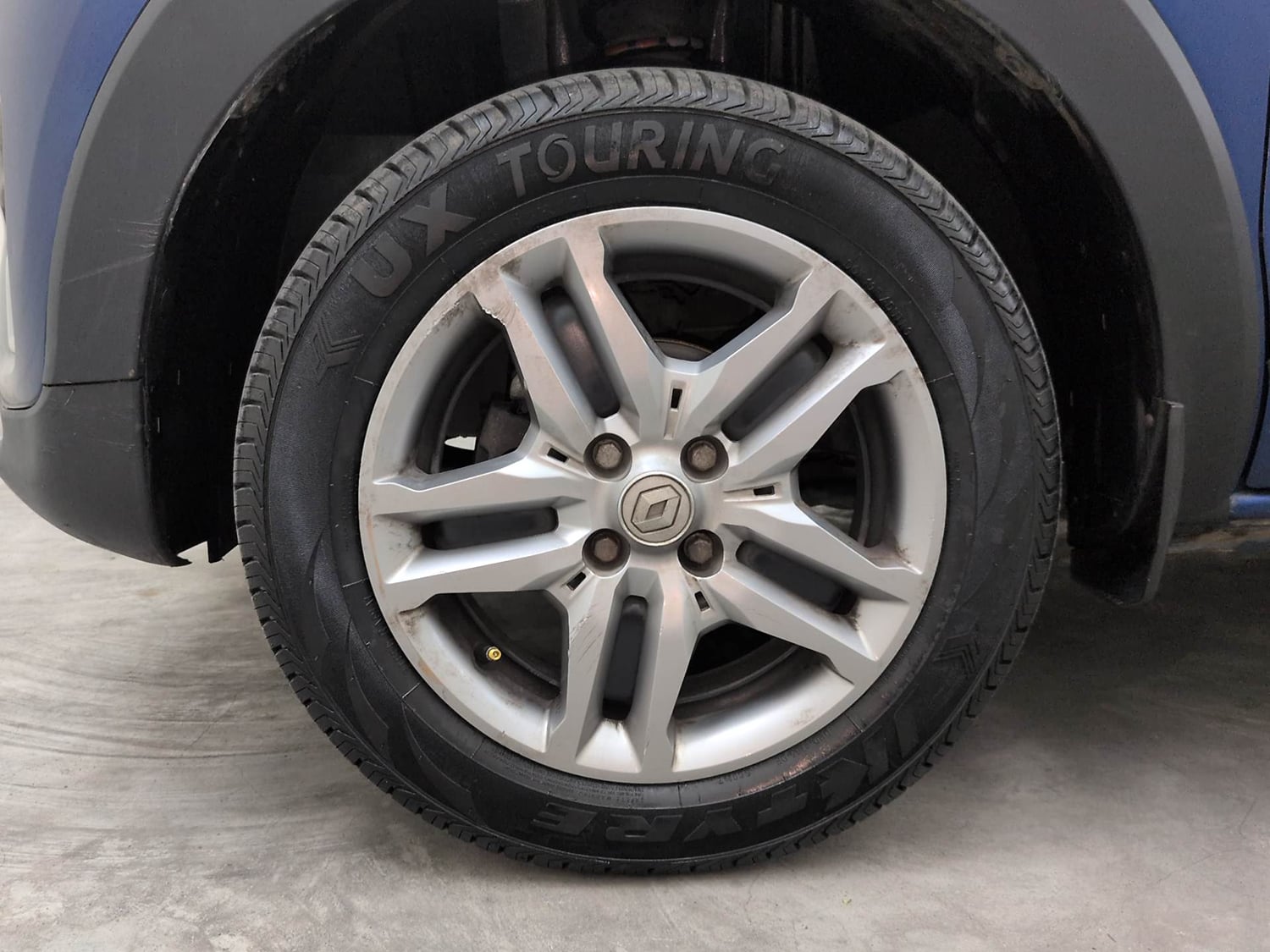 Used 2021 Renault Triber RXZ EASY-R AMT Petrol Automatic tyres LEFT FRONT TYRE RIM VIEW