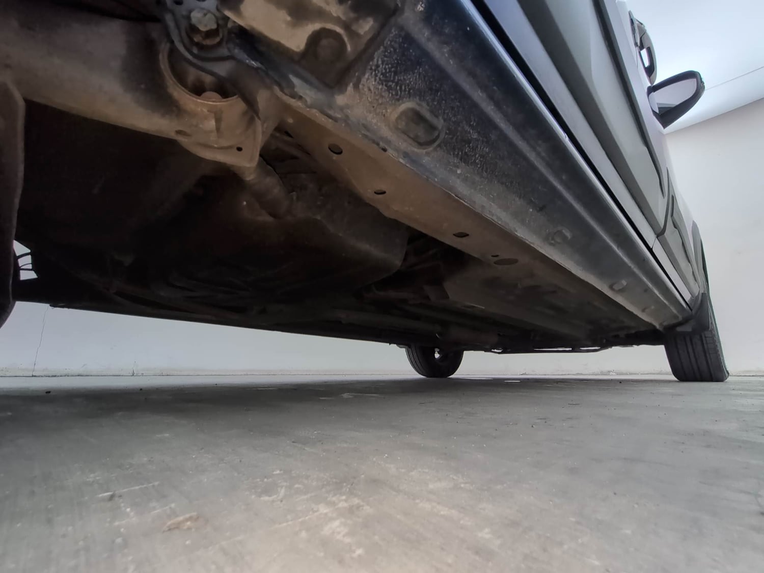 Used 2021 Renault Triber RXZ EASY-R AMT Petrol Automatic extra REAR RIGHT UNDERBODY VIEW