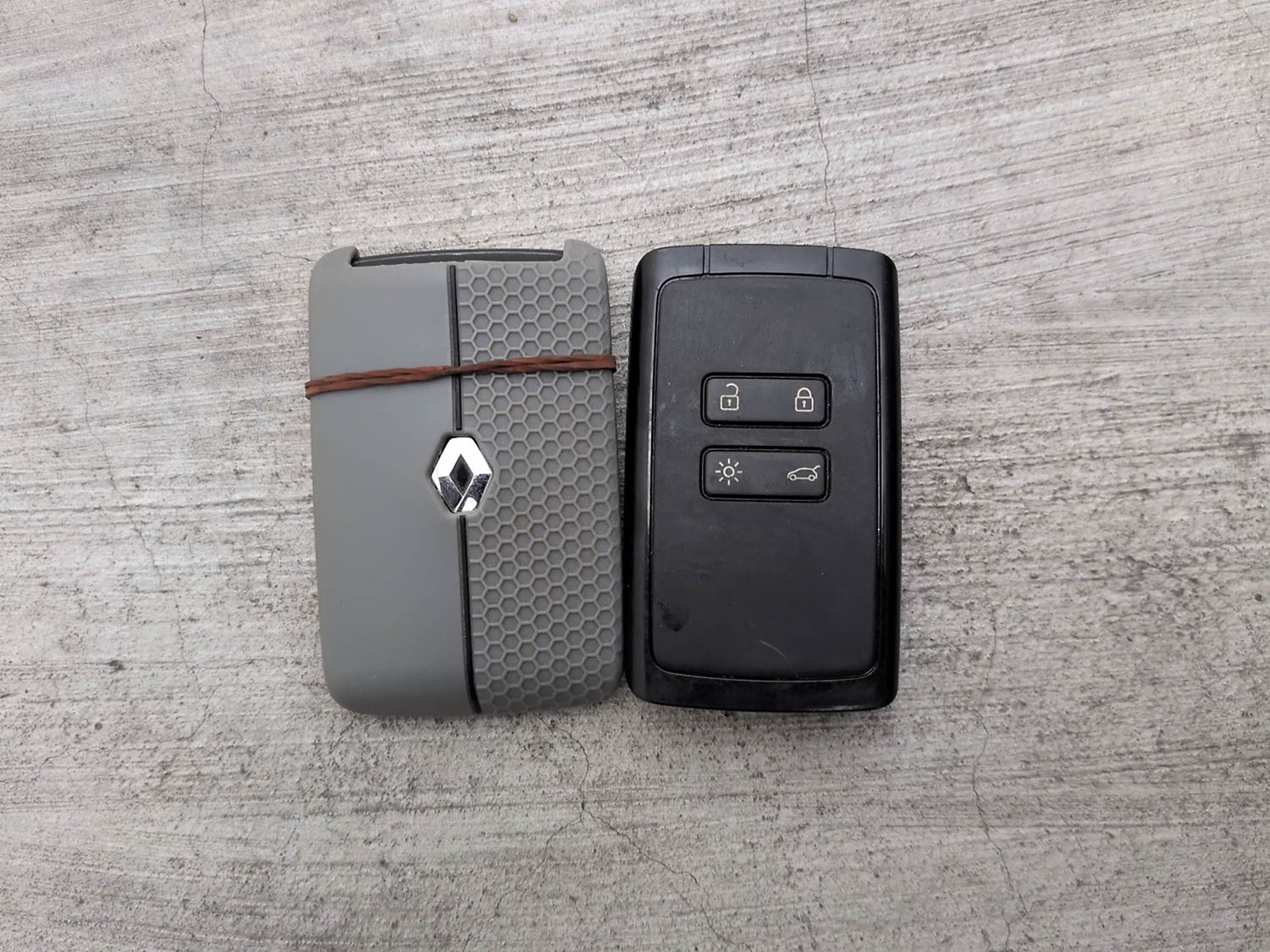 Used 2021 Renault Triber RXZ EASY-R AMT Petrol Automatic extra CAR KEY VIEW