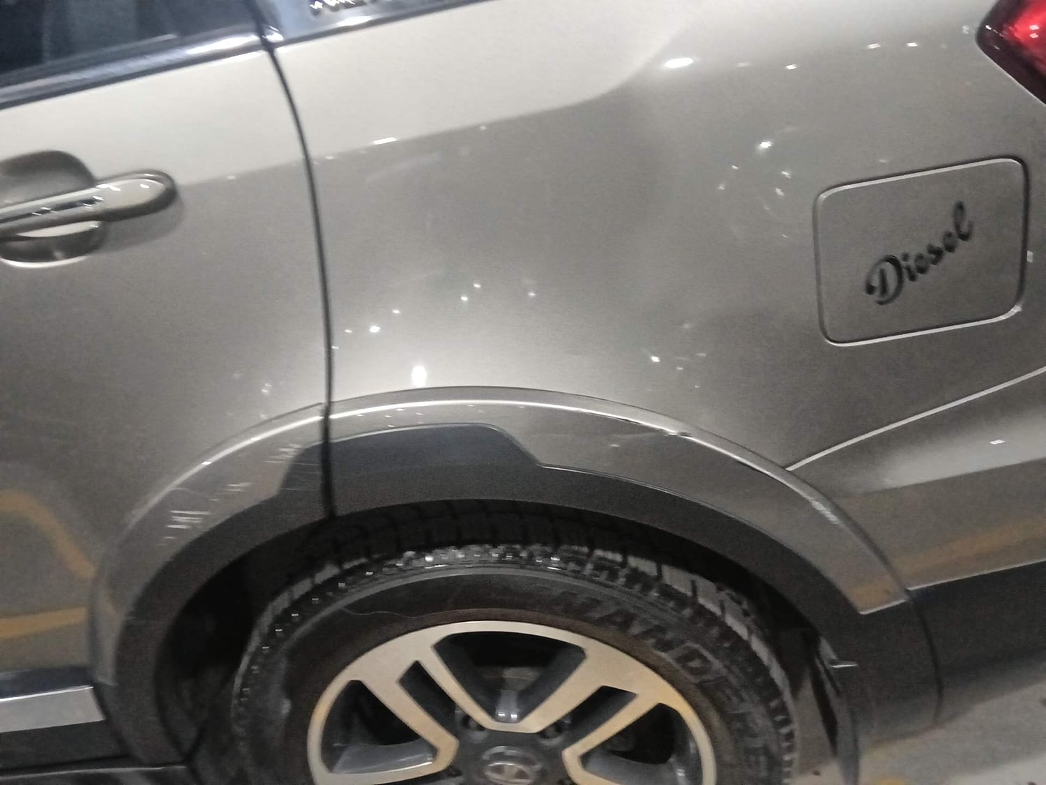 Used 2018 Tata Hexa XT 4x2 7 STR Diesel Manual dents MINOR SCRATCH
