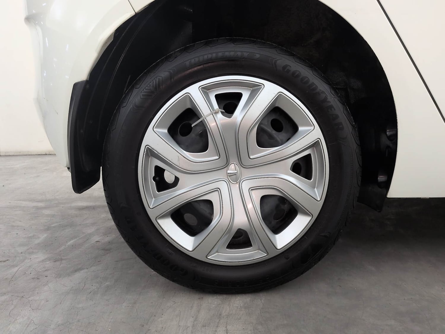 Used 2022 Tata Altroz XM Plus Diesel Diesel Manual tyres RIGHT REAR TYRE RIM VIEW