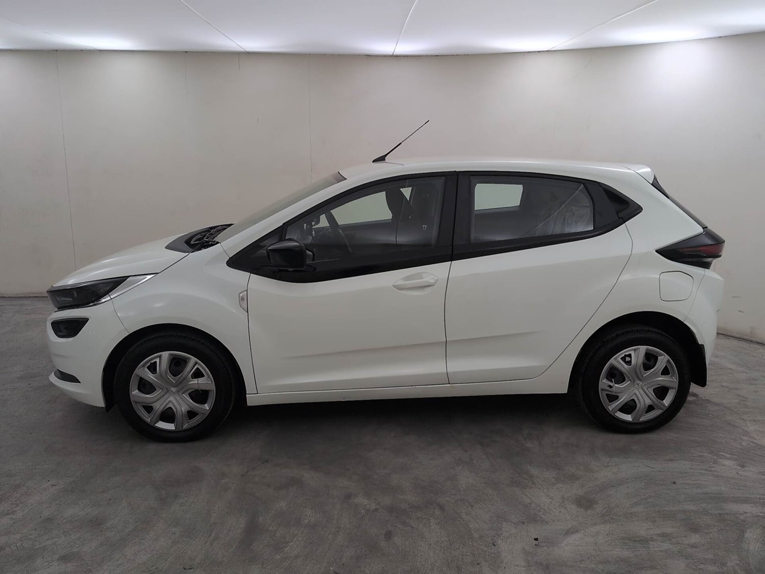 Used 2022 Tata Altroz XM Plus Diesel Diesel Manual exterior LEFT SIDE VIEW