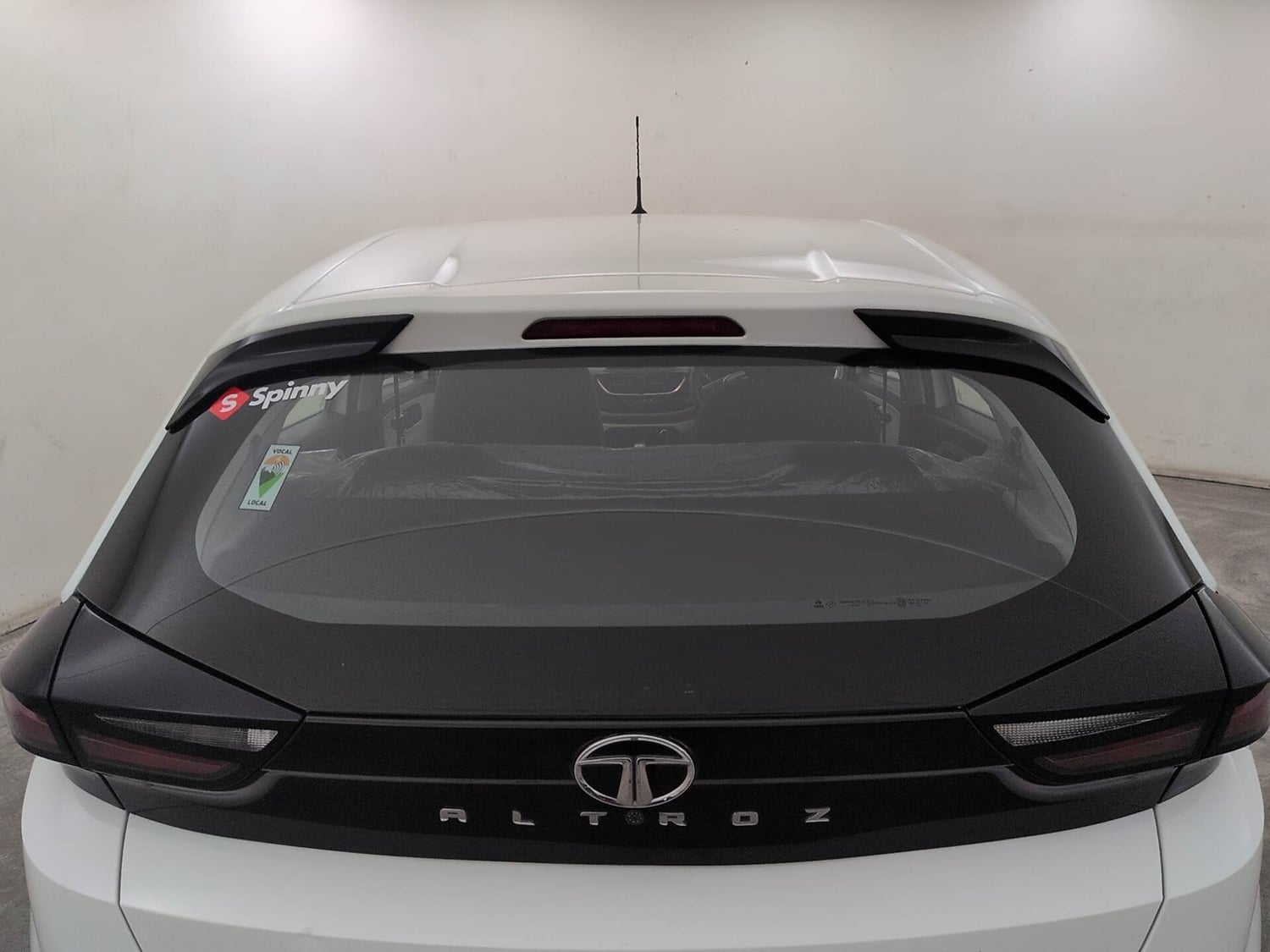 Used 2022 Tata Altroz XM Plus Diesel Diesel Manual exterior BACK WINDSHIELD VIEW