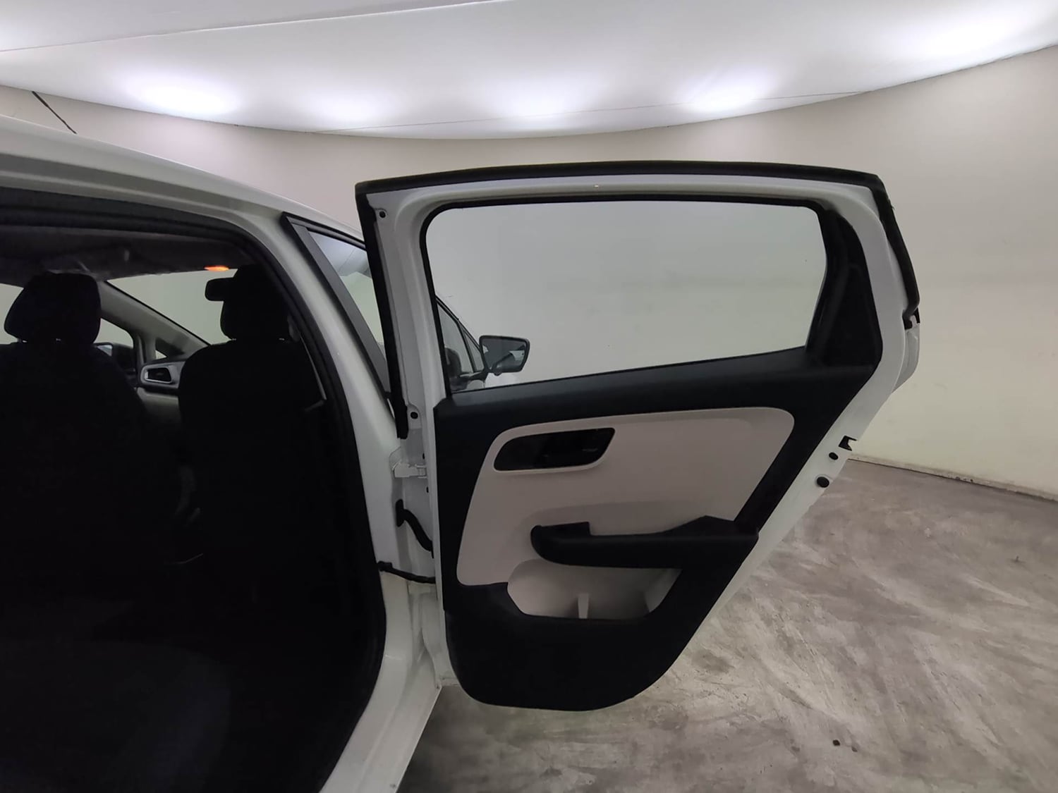 Used 2022 Tata Altroz XM Plus Diesel Diesel Manual interior RIGHT REAR DOOR OPEN VIEW
