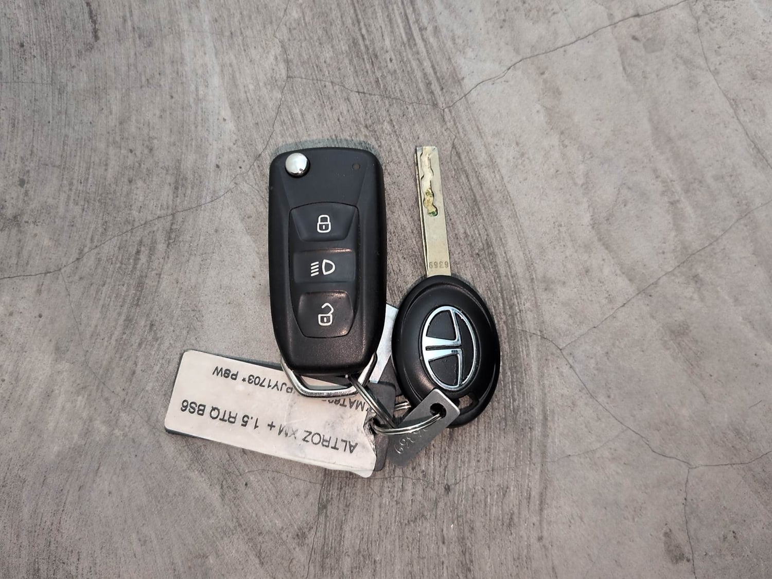 Used 2022 Tata Altroz XM Plus Diesel Diesel Manual extra CAR KEY VIEW
