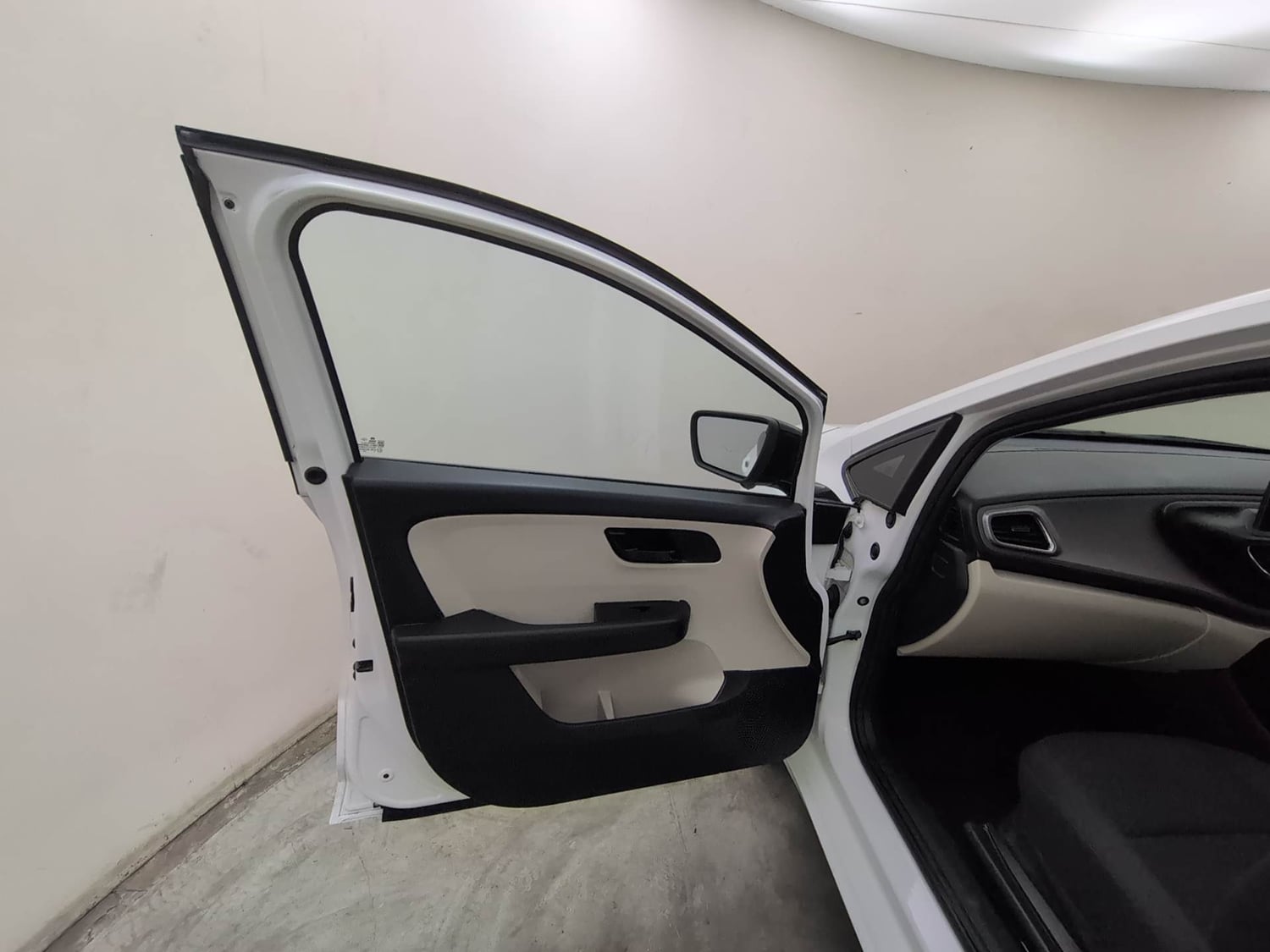 Used 2022 Tata Altroz XM Plus Diesel Diesel Manual interior LEFT FRONT DOOR OPEN VIEW