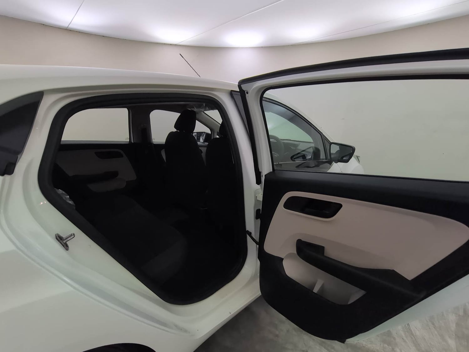 Used 2022 Tata Altroz XM Plus Diesel Diesel Manual interior RIGHT SIDE REAR DOOR CABIN VIEW