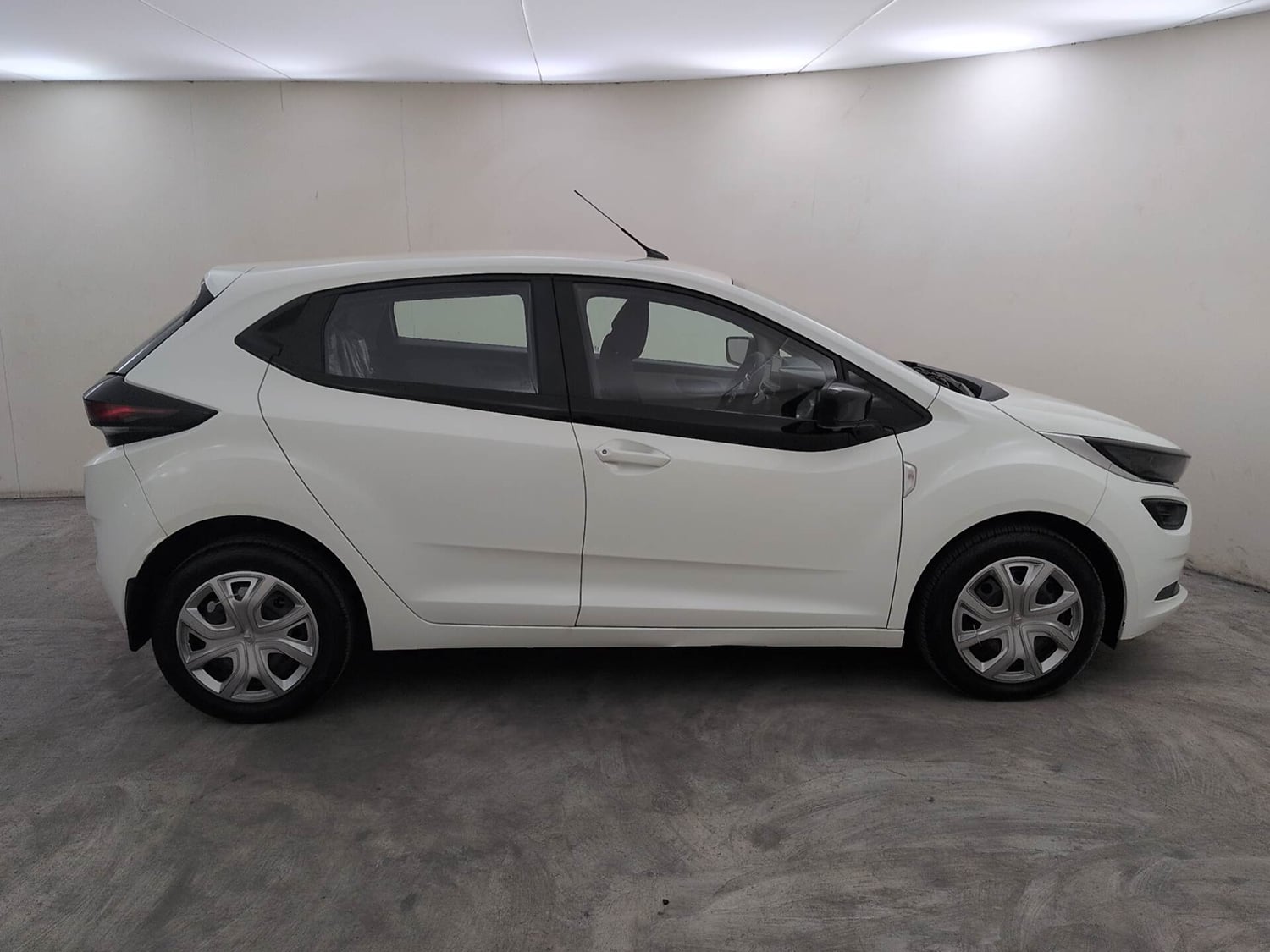 Used 2022 Tata Altroz XM Plus Diesel Diesel Manual exterior RIGHT SIDE VIEW